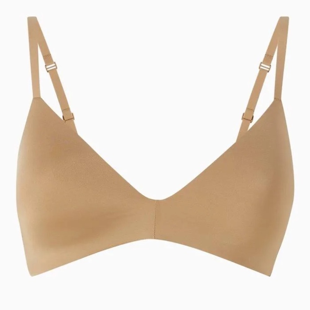 News SKIMS Wireless Form T-Shirt Bra- color Sand (size 30C)